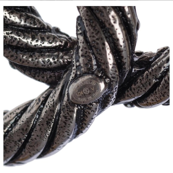 Brand new CHANEL Silver CC Brooch - Picture 7 of 8